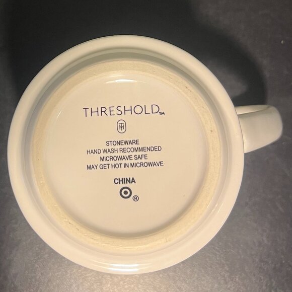 Threshold 3-D Red Lips XOXOXO Stoneware Mug ~ Valentines Day ~ Kisses and Hugs - Picture 5 of 6